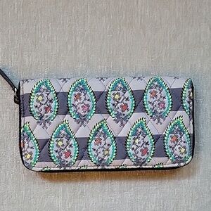 VERA BRADLEY NWT quilted RFID Georgia zip around wallet.  8" x 4"